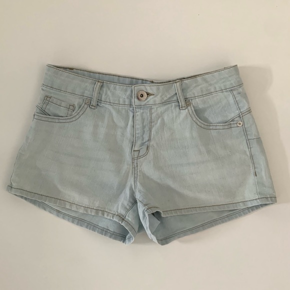 Cute, Light wash summer short shorts! - Picture 2 of 3